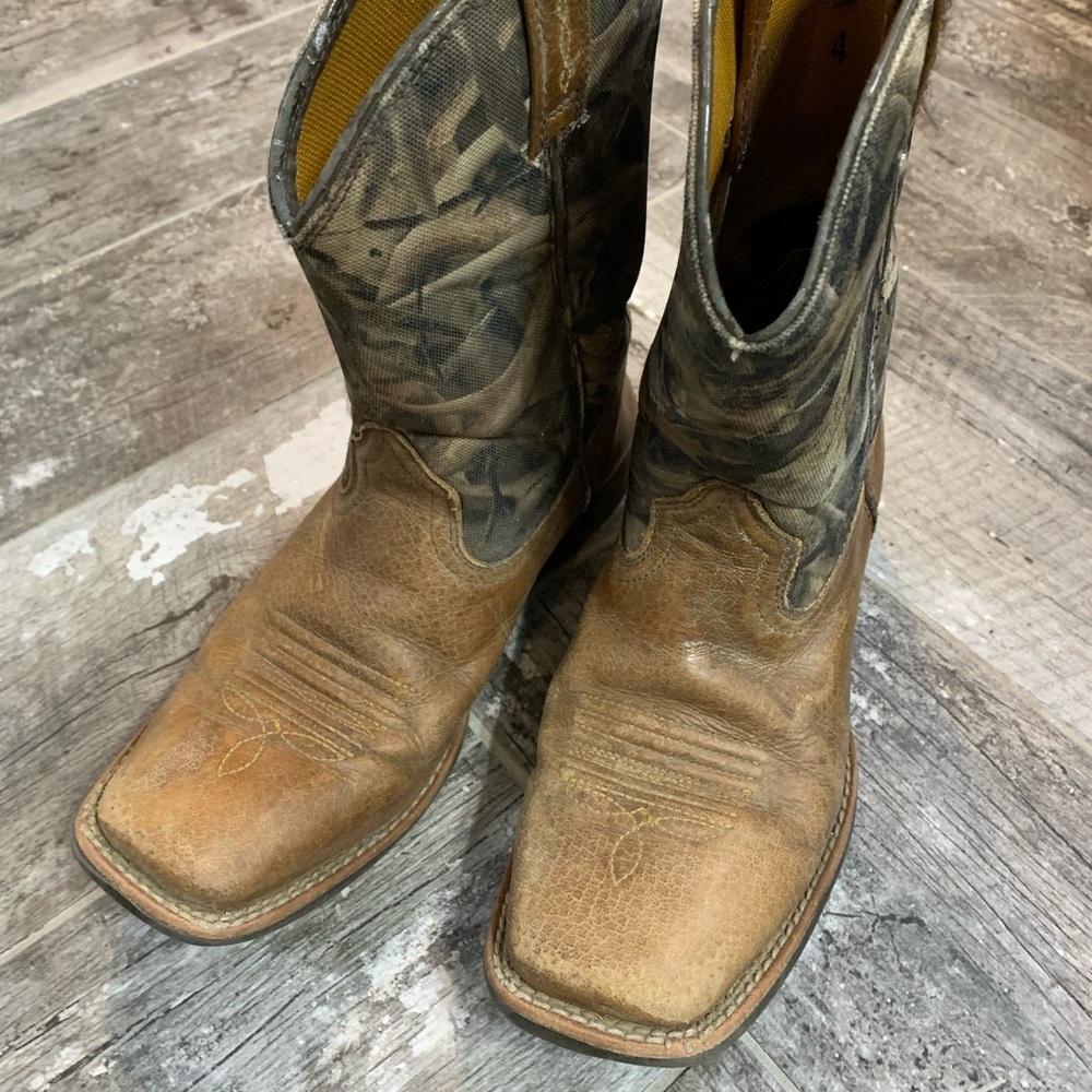 Ariat Kid’s Quick Draw camo cowboy boots, size 4.